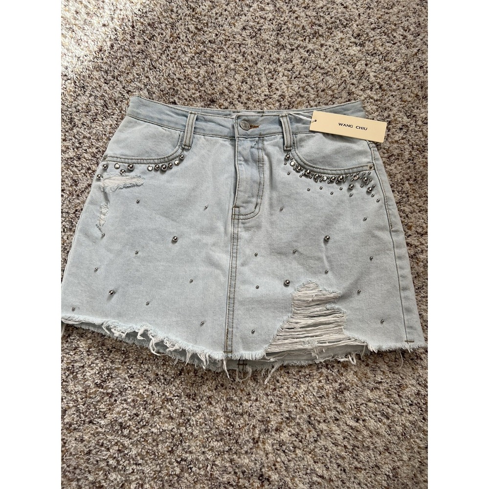 Barcode NWT denim jean shorts skirt Light Wash 4 Pockets Studded Sz M Made Korea